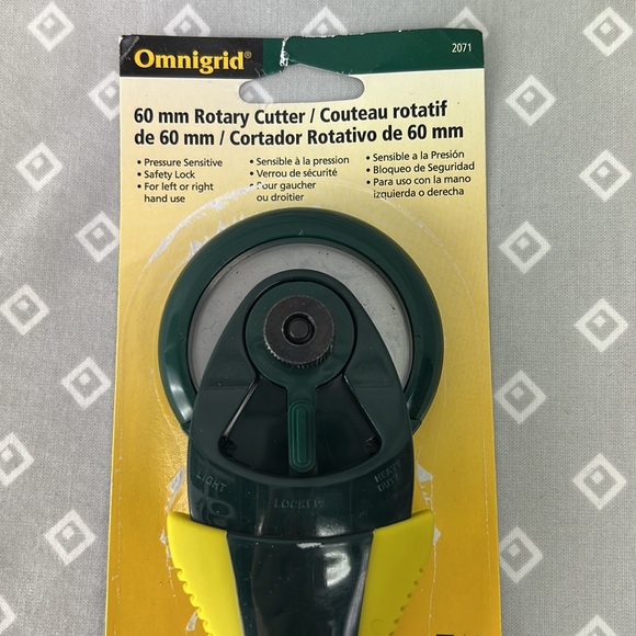 Omnigrid 60mm Rotary Cutter - Picture 2 of 4